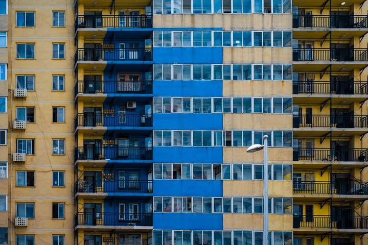 都市印象：光影与生活的交响