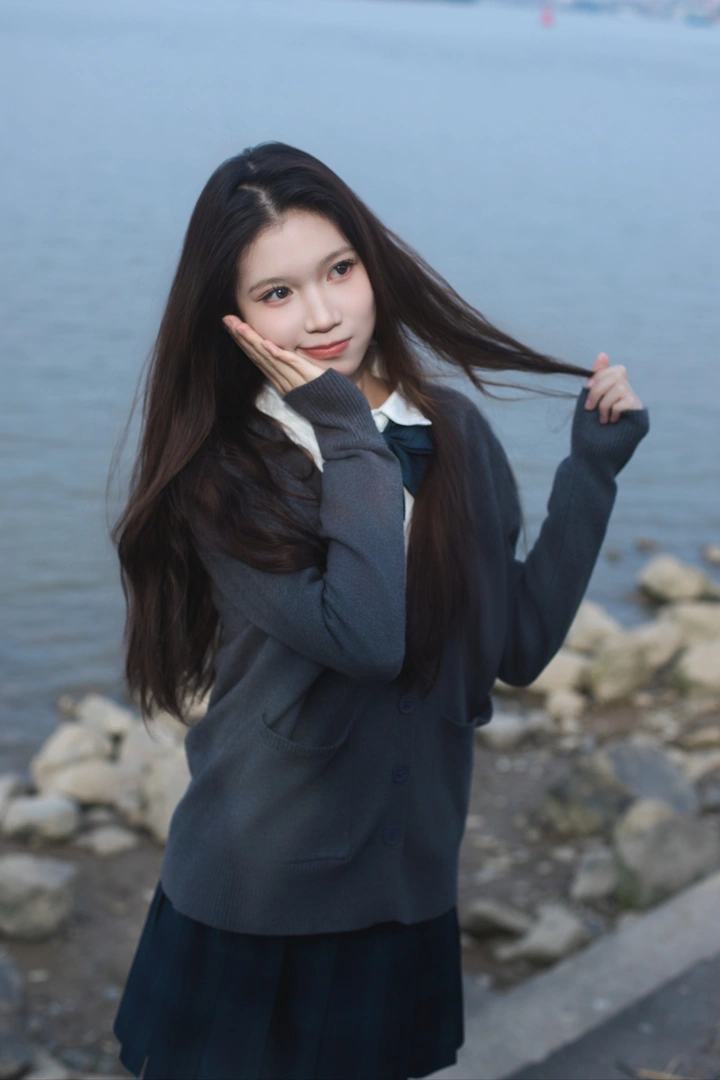 放假就去江边走走吧