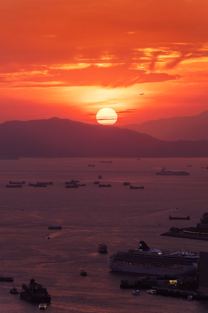 赤霞归港