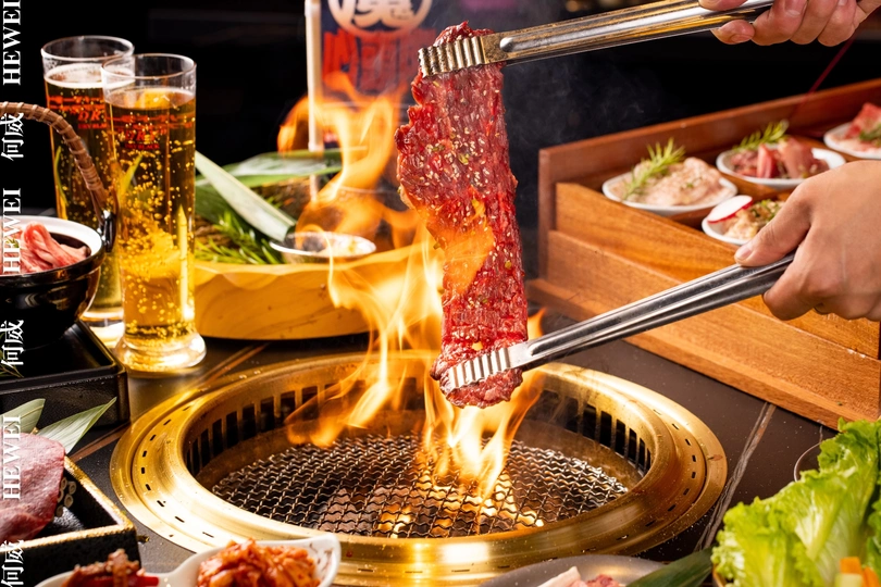 火焰上烹饪的食物