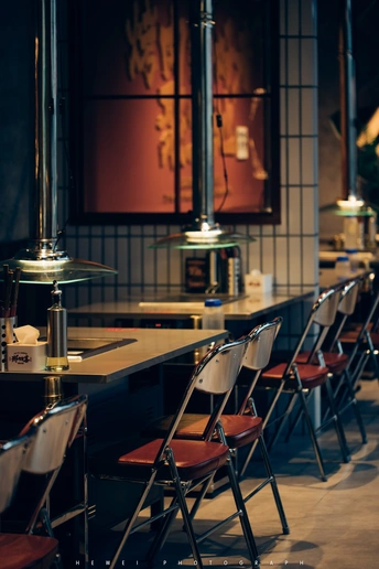 空餐厅 有吧台和桌子