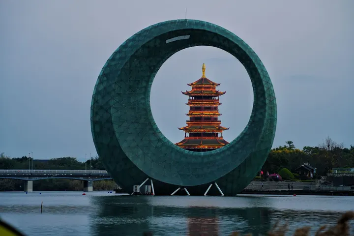 海上生明月