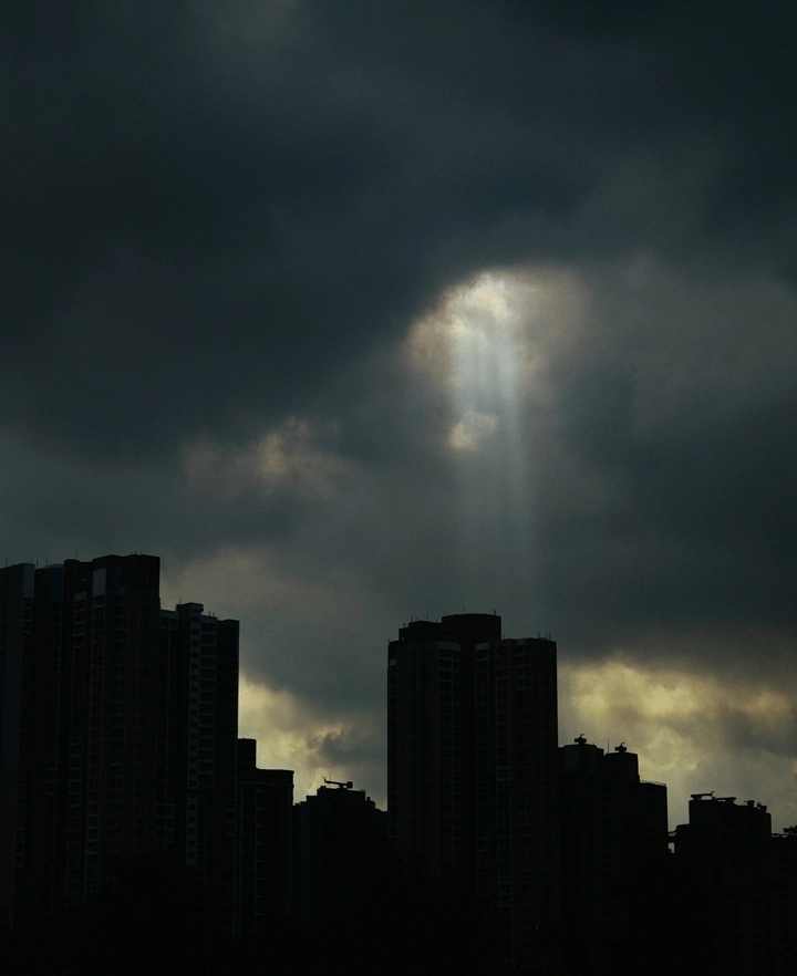 每个人头上都有明亮的天空...