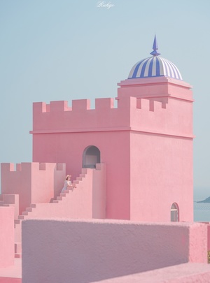 粉红色城堡 粉红色墙壁 蓝色塔