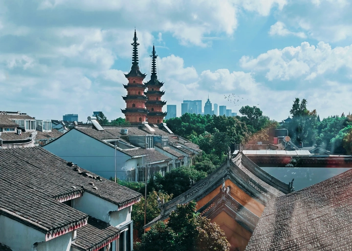 双塔与东方之门同框