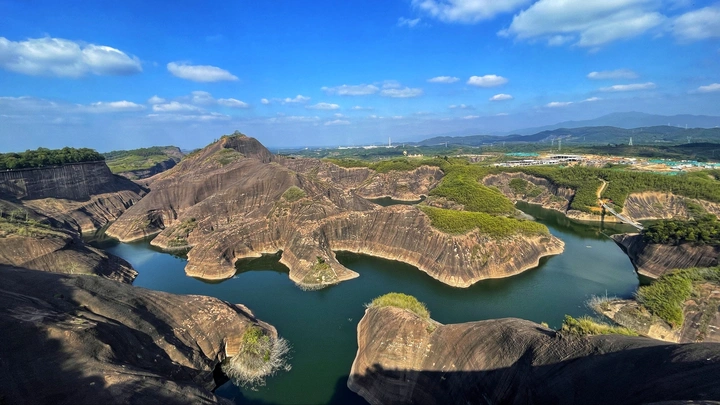 “巨蜥”入湖