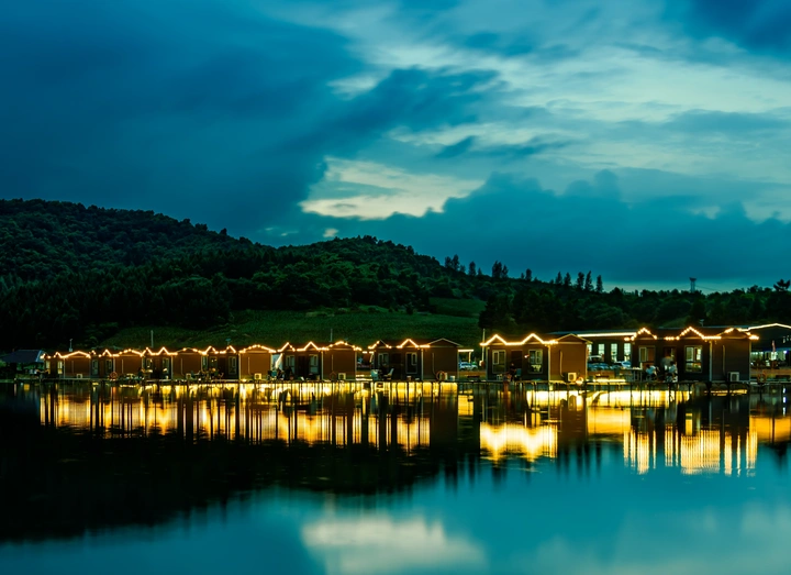 湖边夜景
