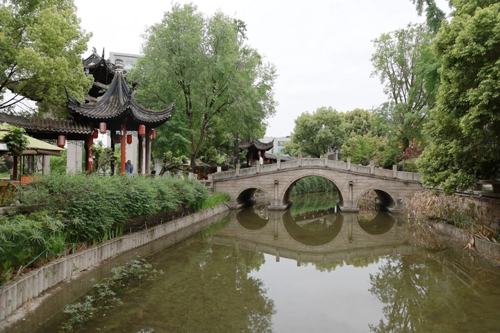 小桥流水，画如诗
