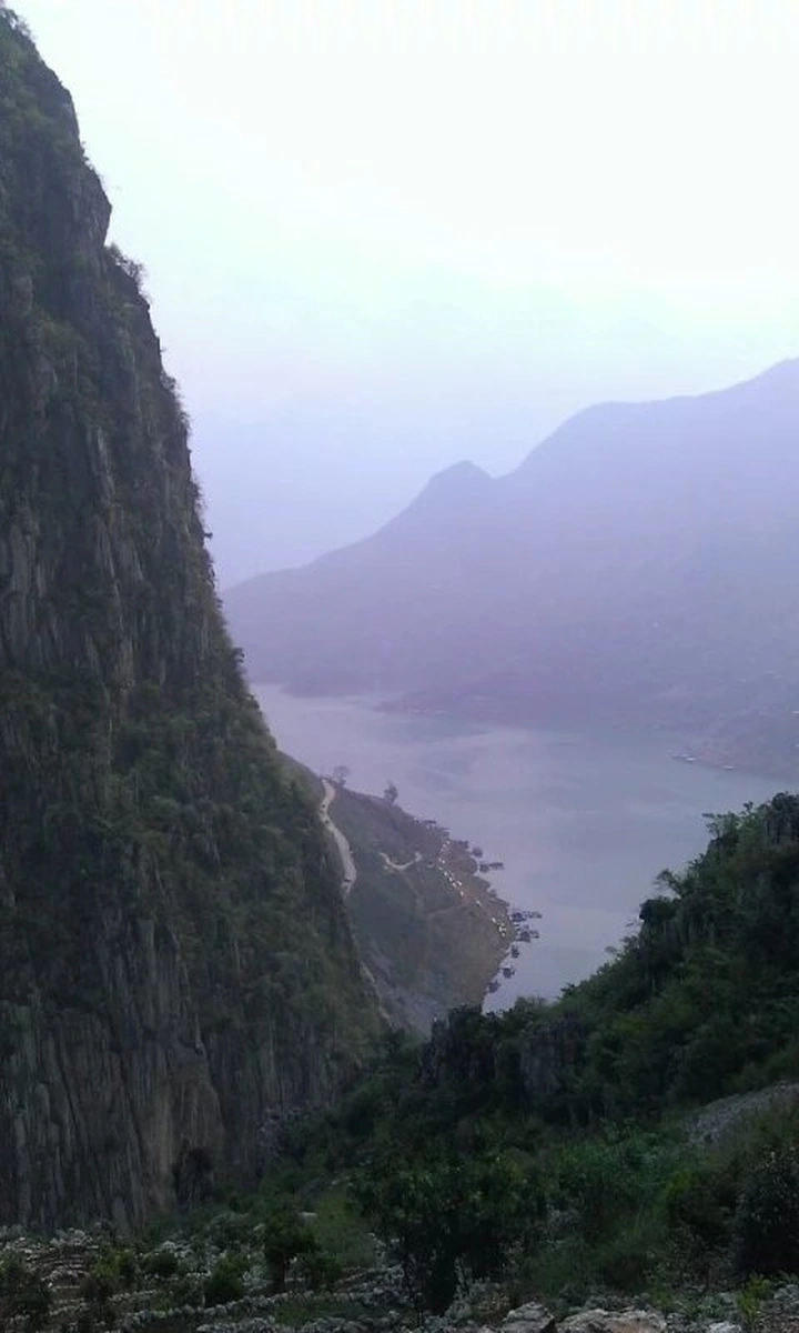 巍巍高山