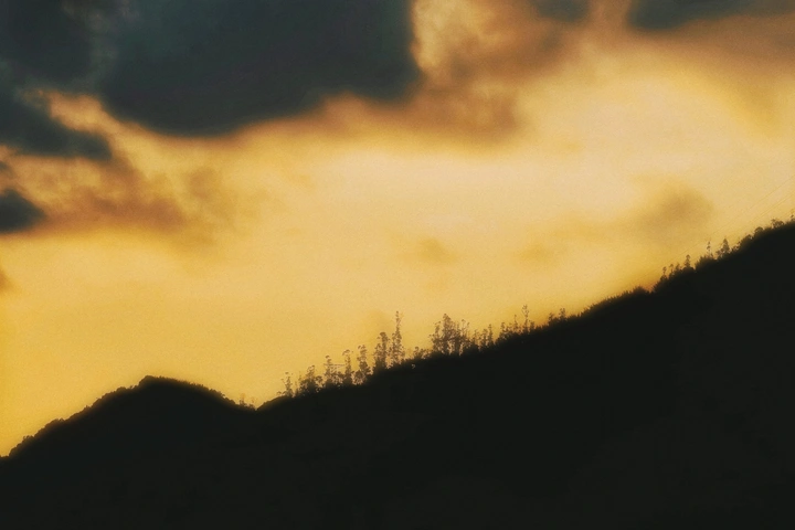 傍晚的山