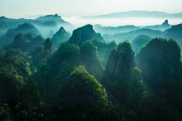 武夷春晓，青峦浮岚