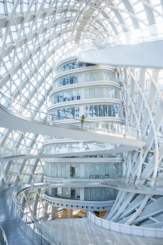 大型现代建筑的内部