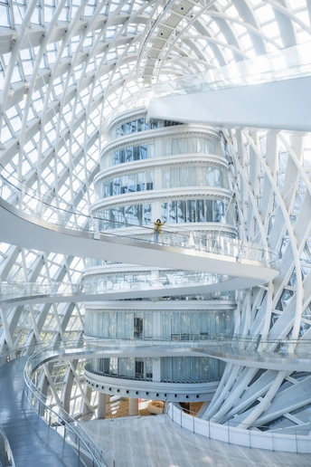 大型现代建筑的内部