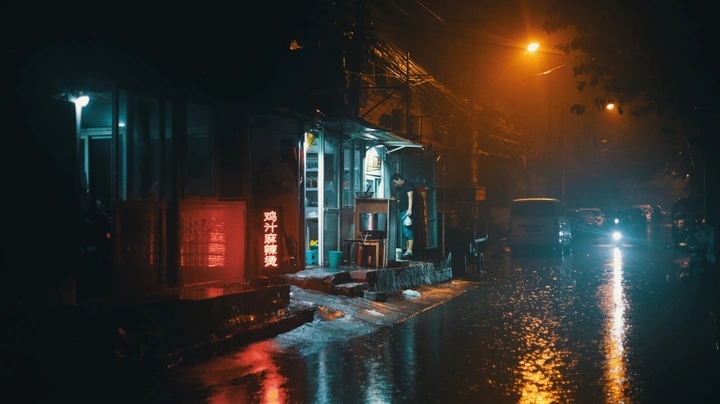 蓝橙色雨季