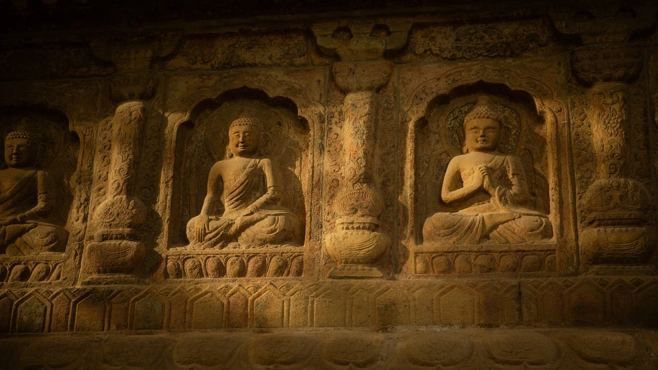 暹粒市暹粒 Wat 的寺庙墙壁上的古老雕刻