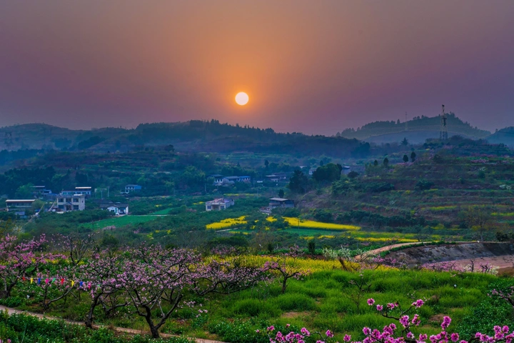 《夕阳下的家园》
