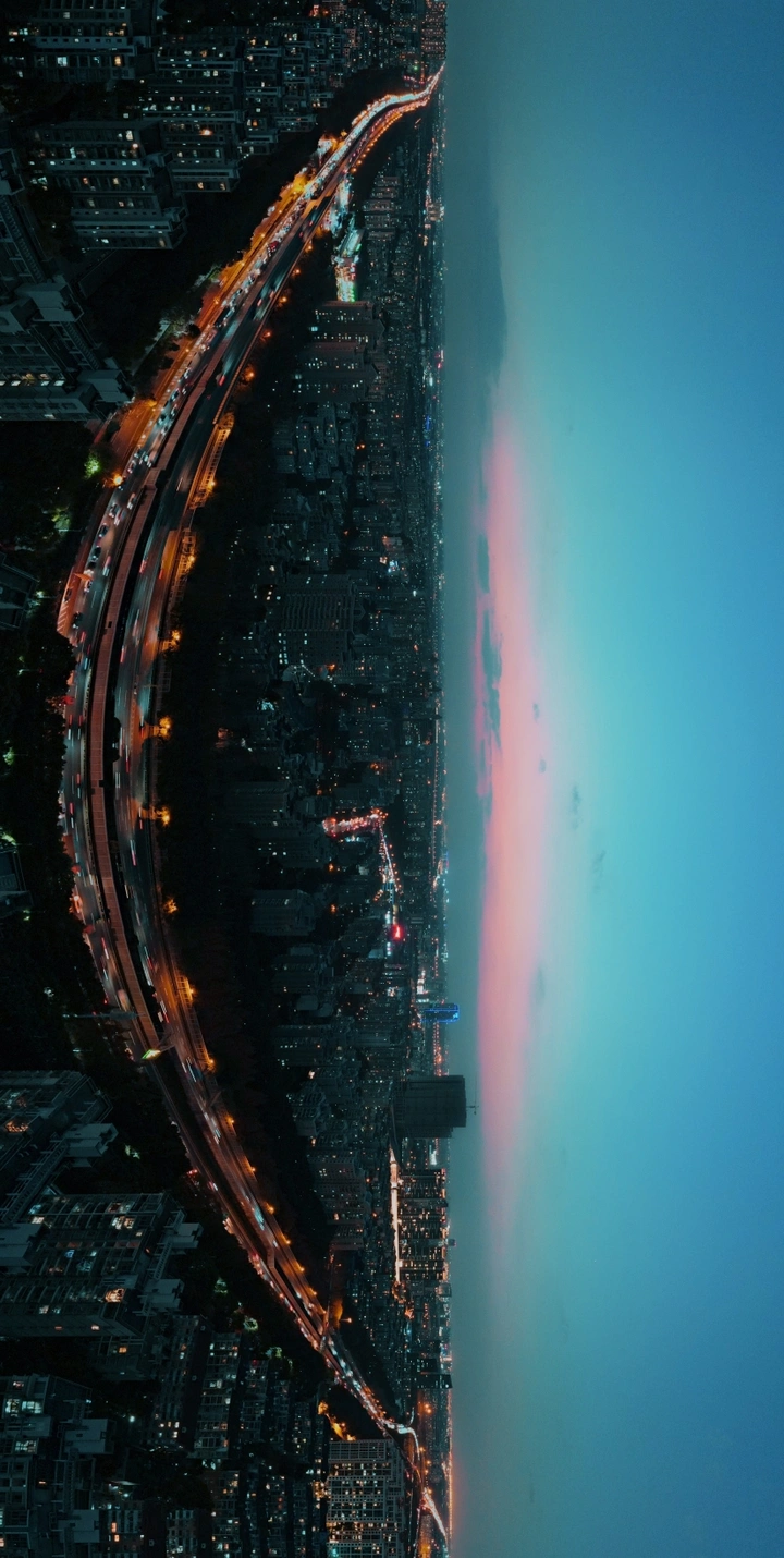 白昼沉没
流云熄灭焰火