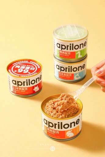 从罐头里舀出原料的汤匙