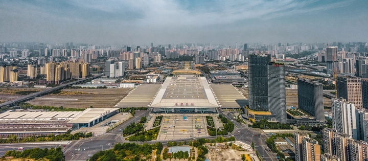 东客站像极了一只勤劳的小蜜蜂