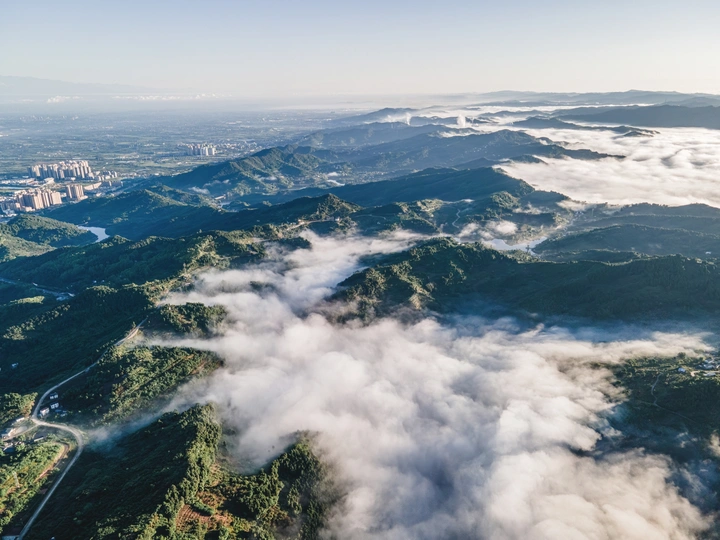 成都龙泉山云瀑