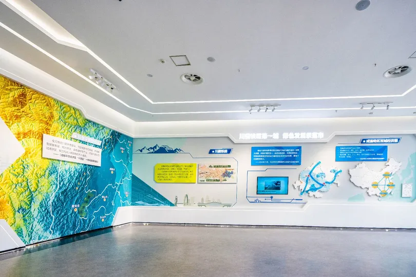 带有壁画的大房间