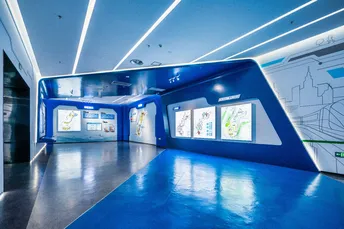 一个带有蓝色地板和墙壁的房间