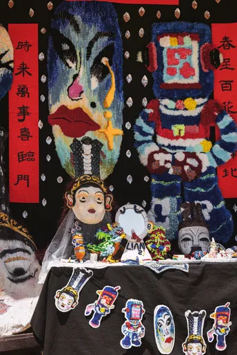 一个带有大量口罩的表格