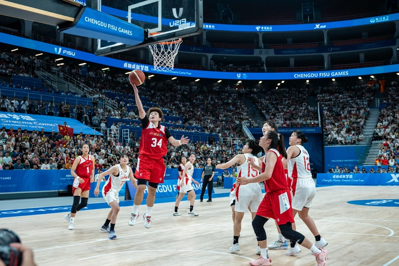 篮球比赛的一张照片