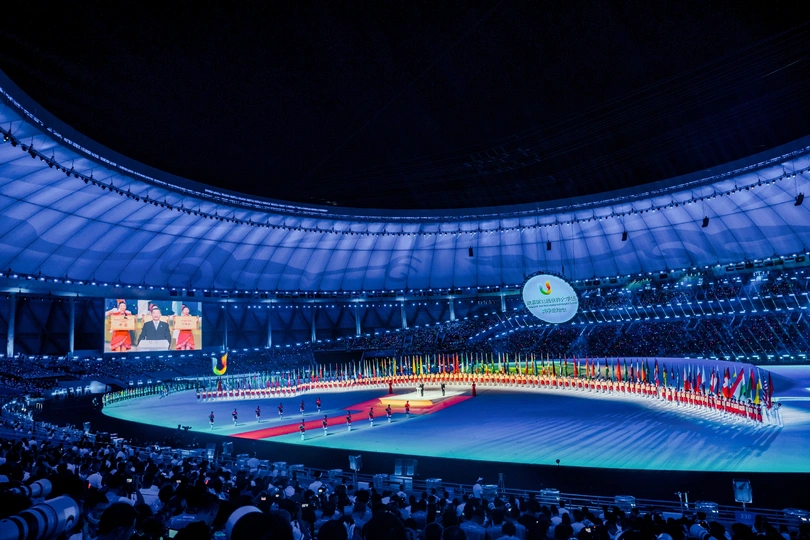 一场体育赛事的大型体育场照片