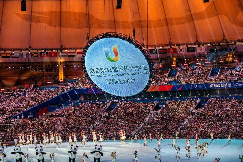 在奥运会开幕式上 有大量运动员和表演者。