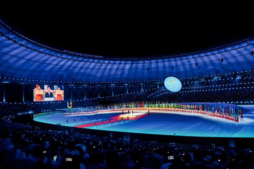 室内大型体育馆为一场体育赛事而点亮