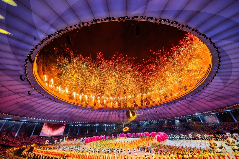 2012年伦敦夏季奥运会闭幕式上 奥林匹克体育场上烟花绽放。 新华社照片。