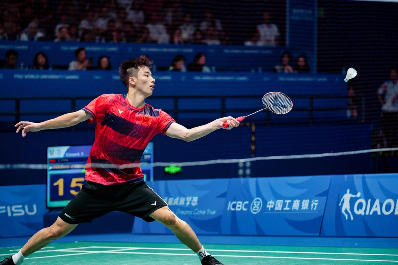 一个人在羽毛球比赛中