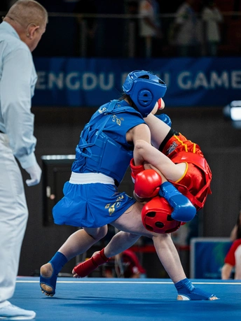 一个人在运动中