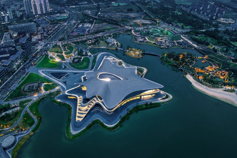 夜晚的现代城市 aerial view  中间有岛屿的水中  直接输出答案  不需要提示