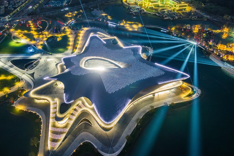 夜晚点亮的城市