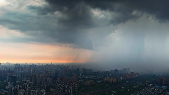 成都局部暴雨来临前