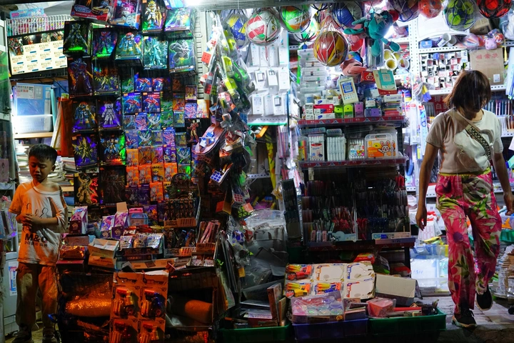 小店里的孩子