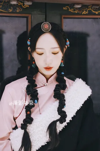 传统女性肖像 黑发