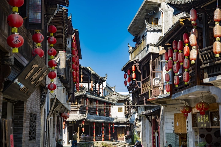 《生与活》