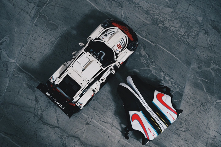 911。