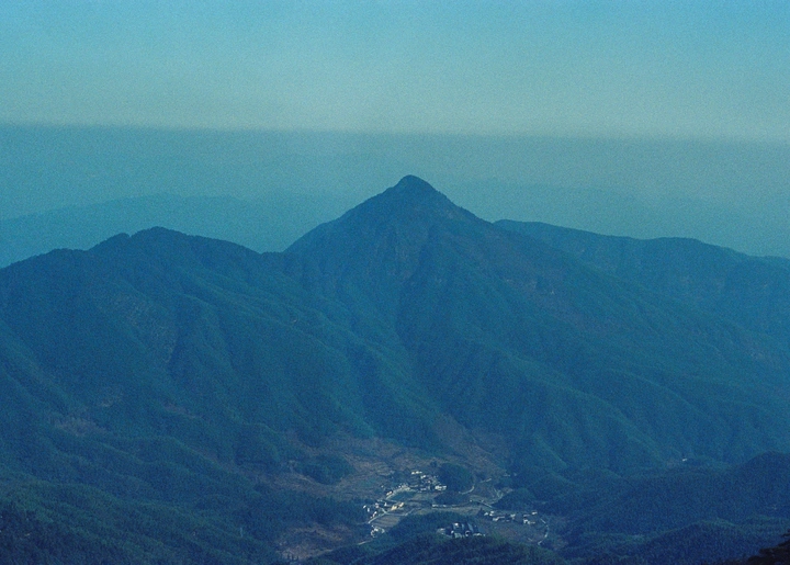 明月山