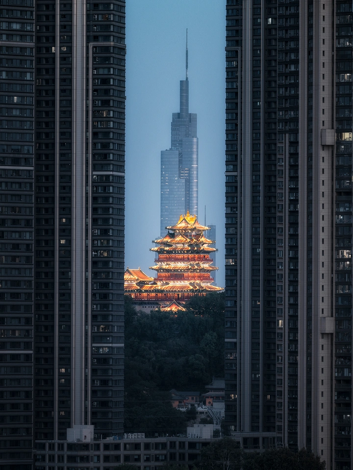 阅江楼与紫峰大厦古今同框
