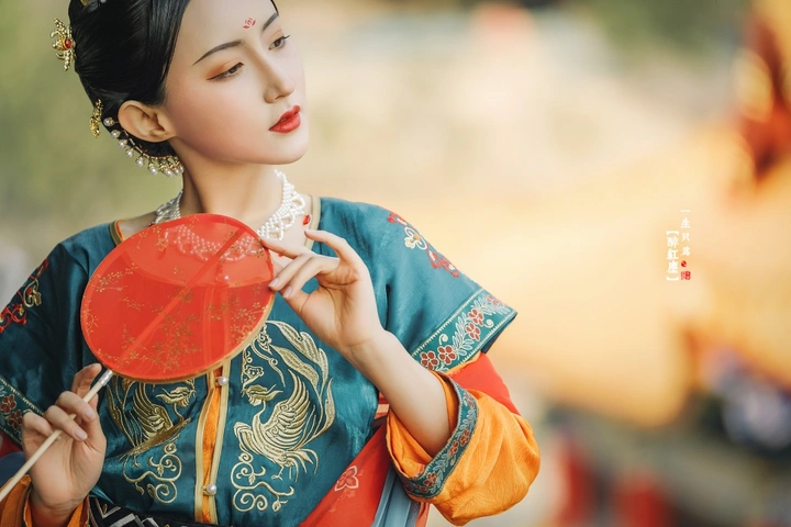 一生只为醉红尘
皇家漫步作品
