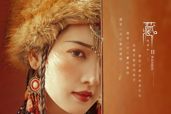 戴帽子和耳环的女士 头戴皮帽子