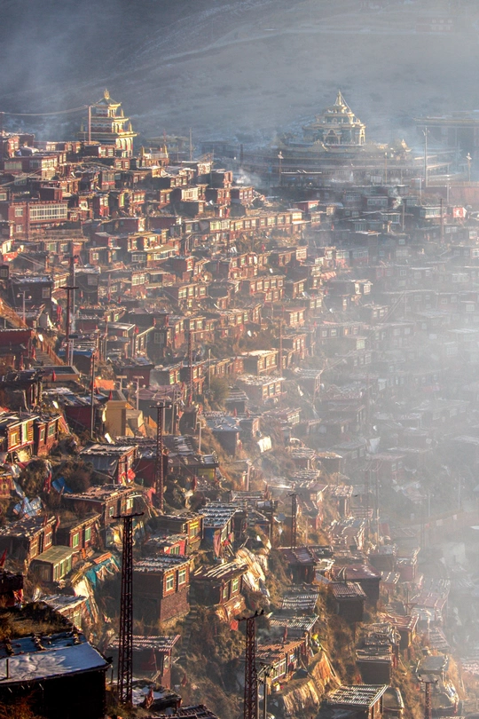 空中俯瞰被毁城市