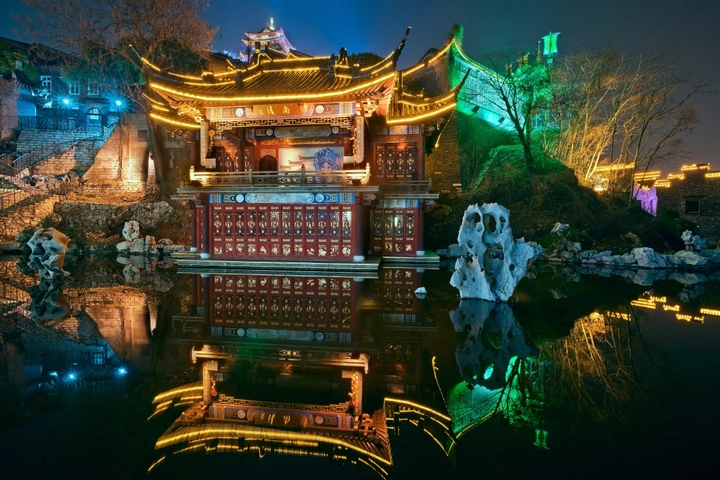 镇江西津渡古戏台夜色