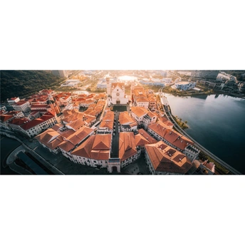 城市全景 红建筑