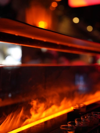 烤箱中火焰烹饪的食物