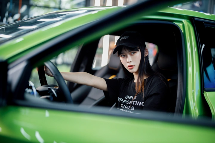 名爵与美女